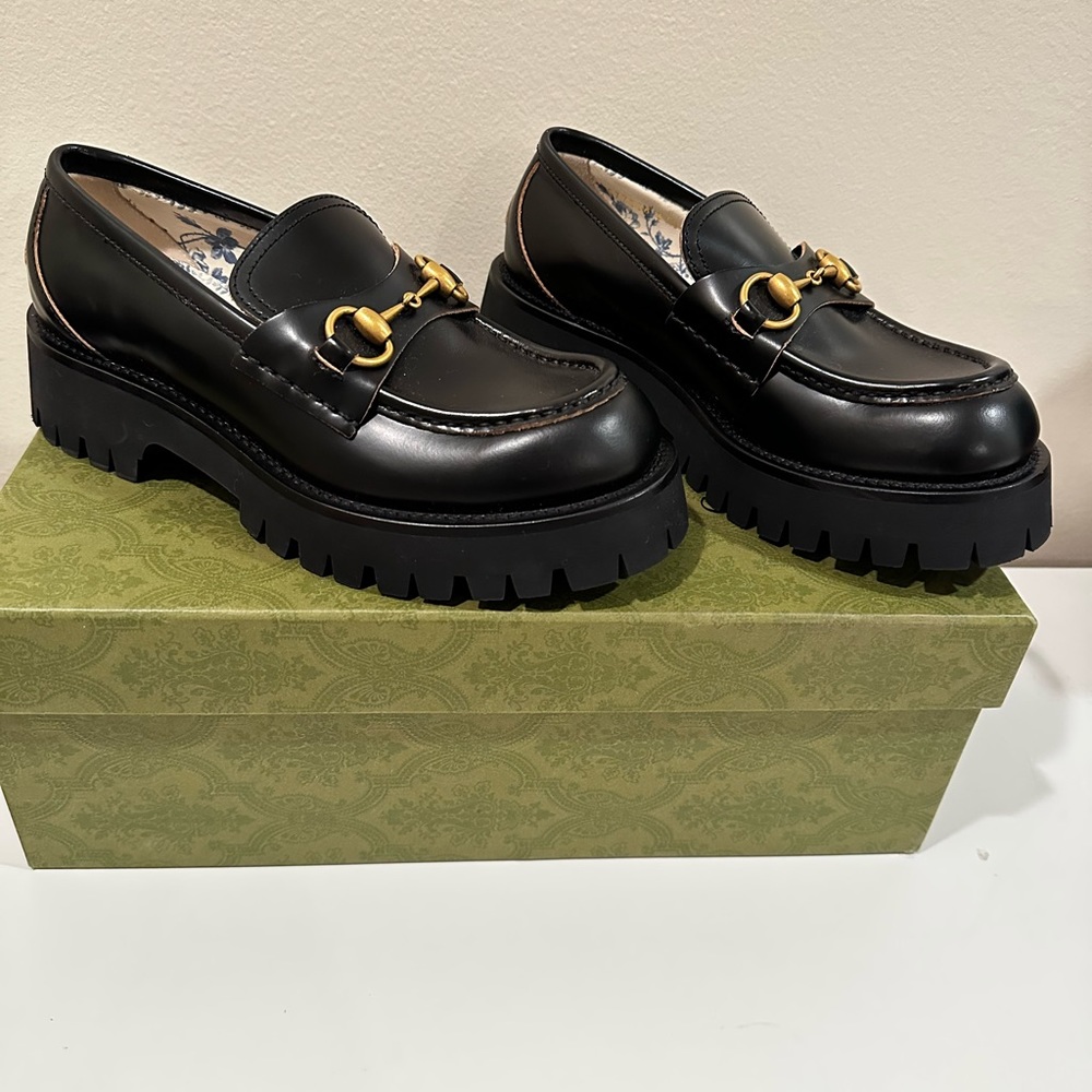 Never worn - Women's Gucci leather lug sole loafer